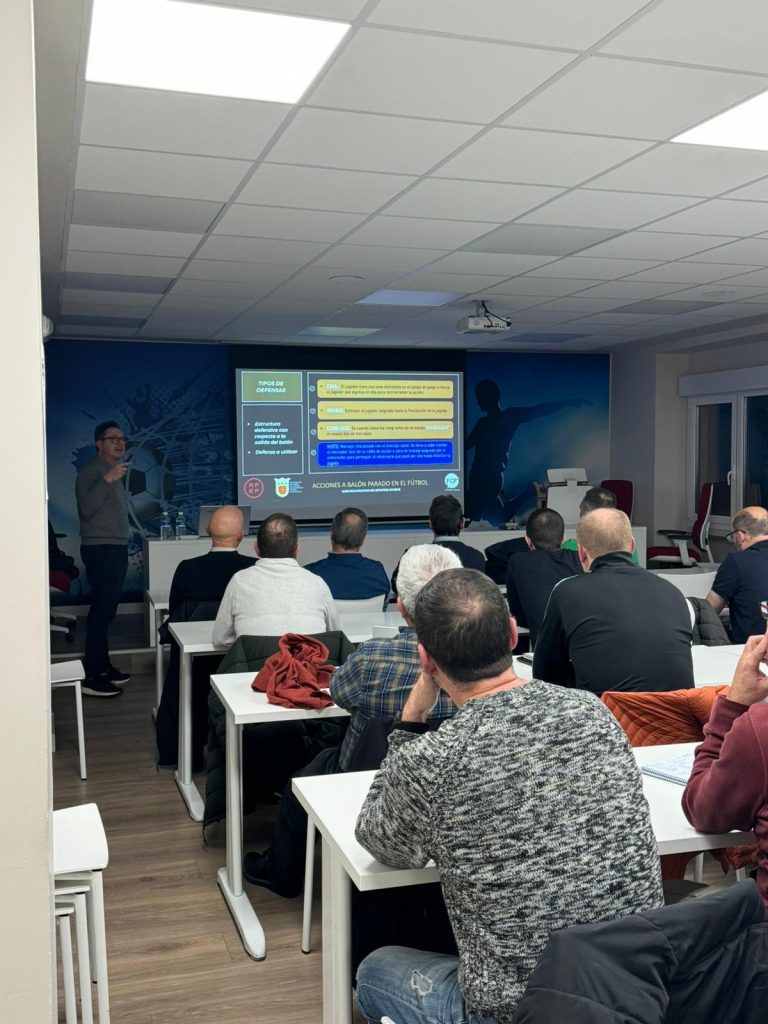 Federación Navarra de fútbol - Pamplona - Ponencia Acciones a Balón Parado